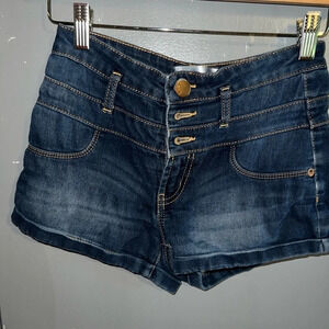 NO Boundaries sz 3 shorts with 3 button fly and zipper.